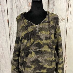 No Boundaries Green and Black Camo V-Neck Fuzzy Hoodie
